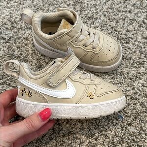 Girls Nikes